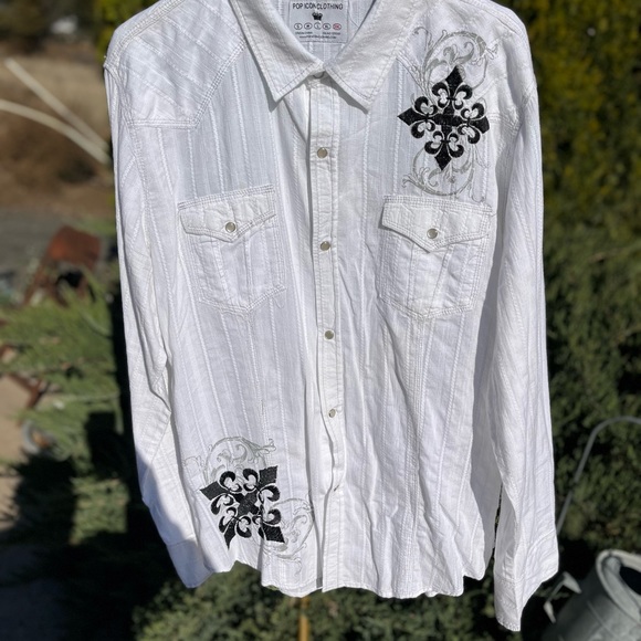 Mens 2x Pop Icon White Long Sleeved Snap up Shirt. Has slight underarm stain - Picture 5 of 8